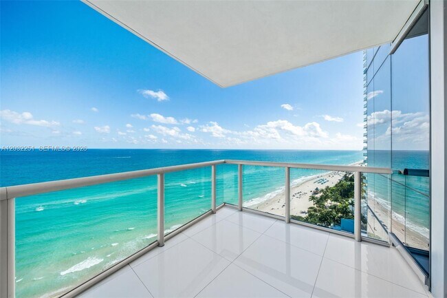 Foto del edificio - 17121 Collins Ave