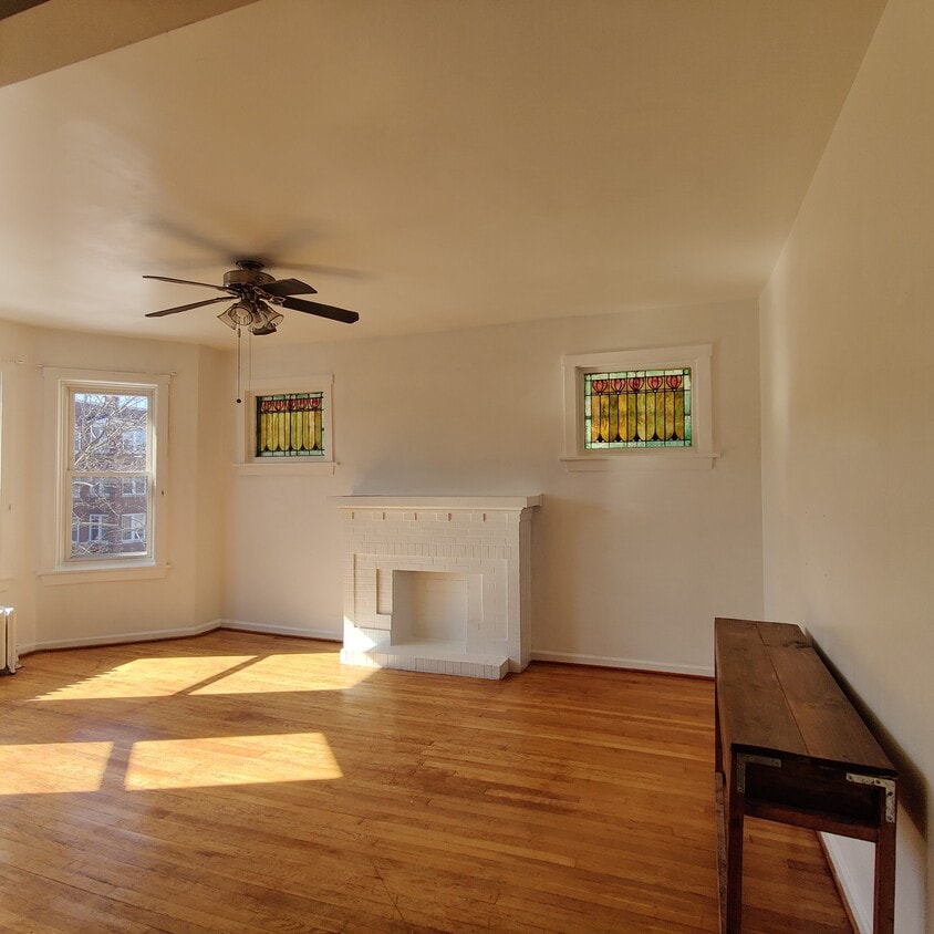 Primary Photo - 2730 W Giddings St