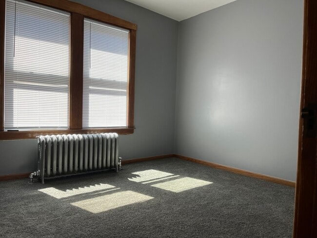 Foto del edificio - 3049 N Kenneth Ave