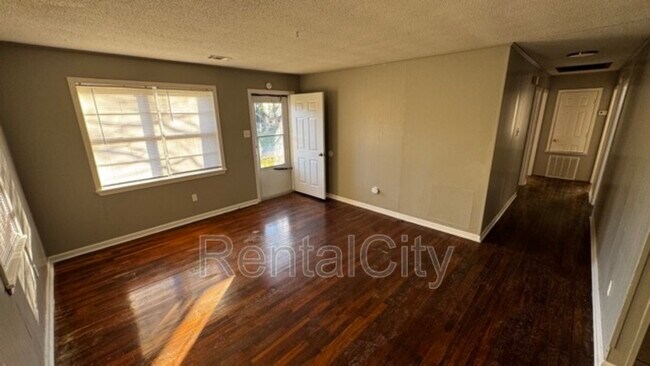 Building Photo - 321 Navy Dr