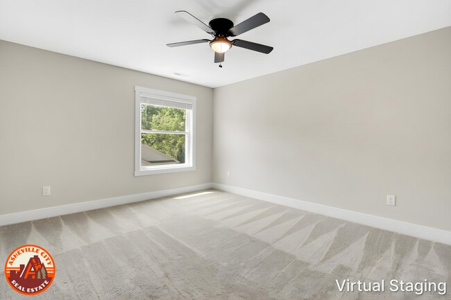 Foto del edificio - North Asheville 3-Bedroom Home with Fenced-In Yard Near Upcoming Taylor's Wave