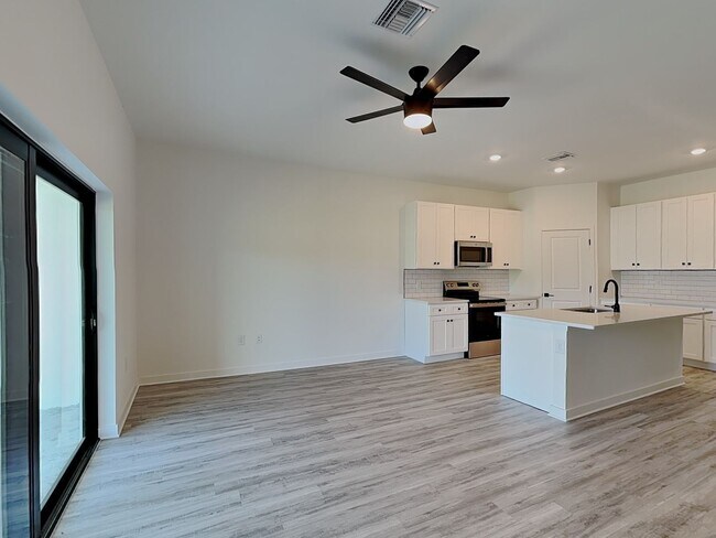 Foto del edificio - 1127 Highlands Rd