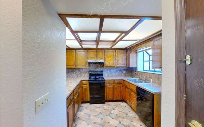 Photo - Duplex 2/2 Near shopping and Integris Southwest House