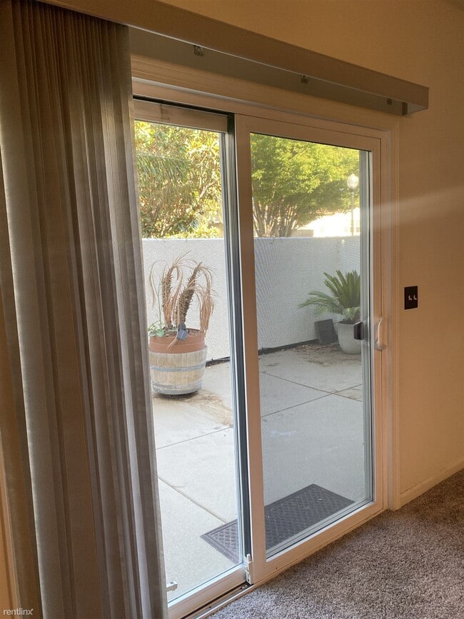 Building Photo - 3 br, 2.5 bath Townhome - 3301 North Park ...