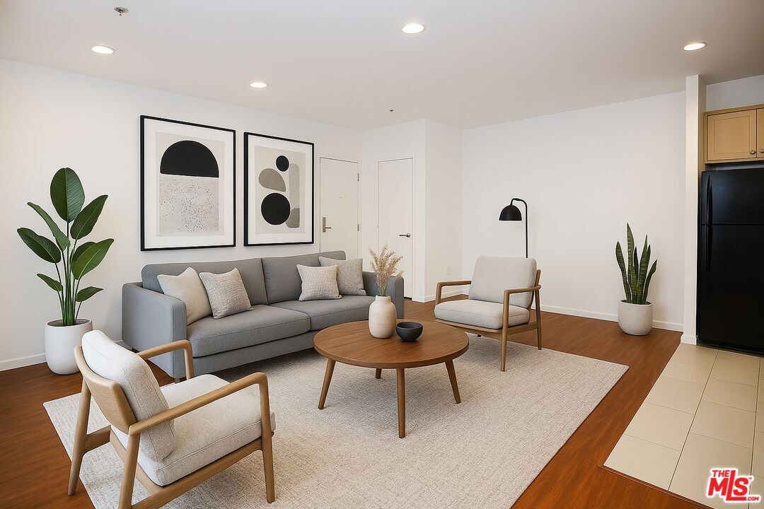 Foto principal - 12132 Hart St