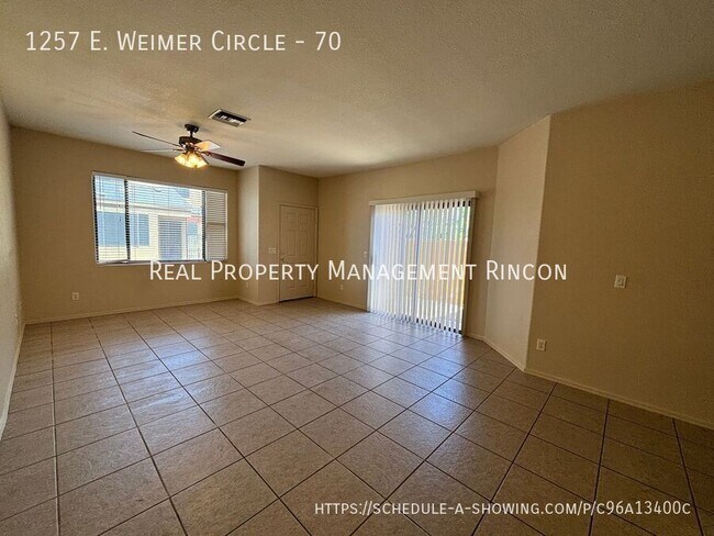 Foto del edificio - 1257 E Weimer Cir