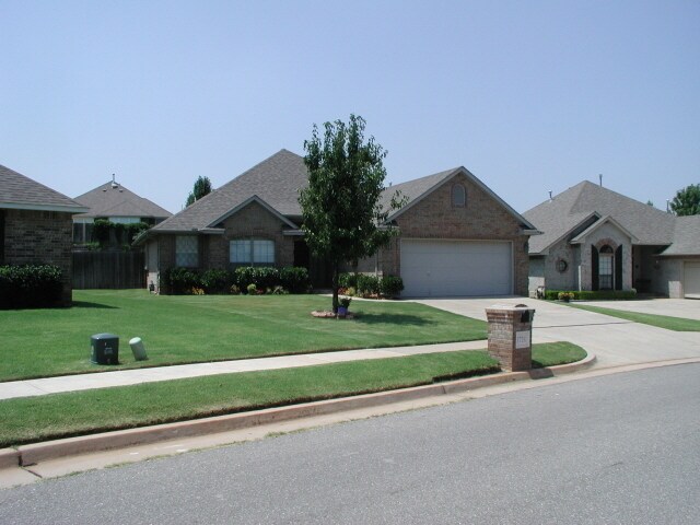 Building Photo - Gated Community with Pool, Park & Pond - Edmond North Schools