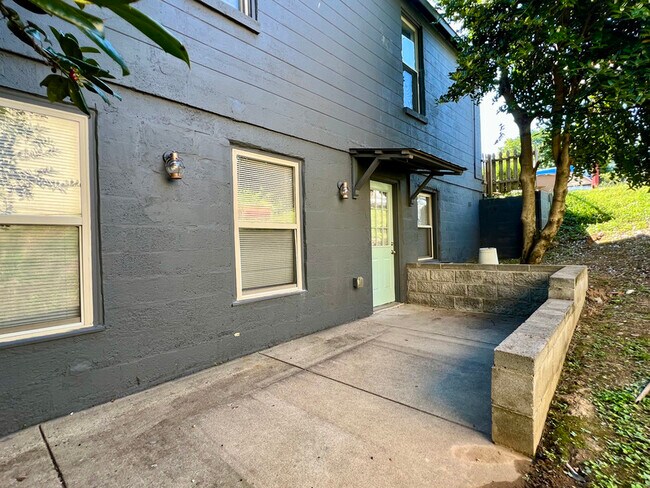 Foto del edificio - 835 Porter Rd