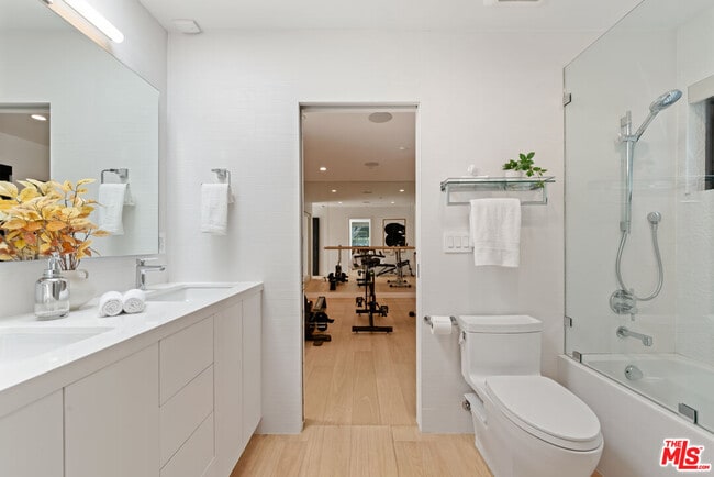 Building Photo - 540 Westmount Dr