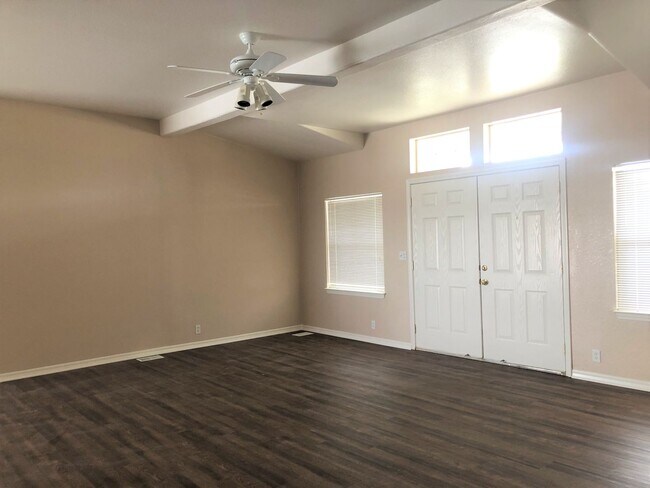 Foto del edificio - Coming Soon! Recently Remodeled Large Home!