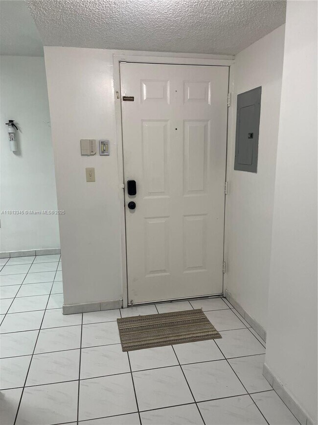 Foto del edificio - 1131 NW 124th Ct