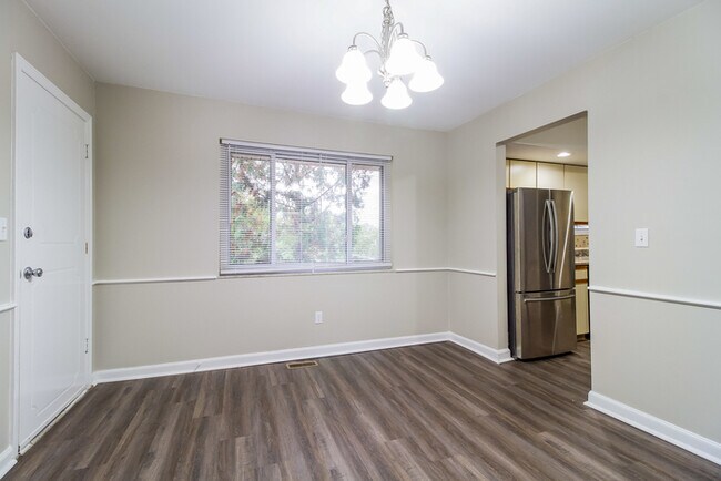 Building Photo - 424 Hermay Dr
