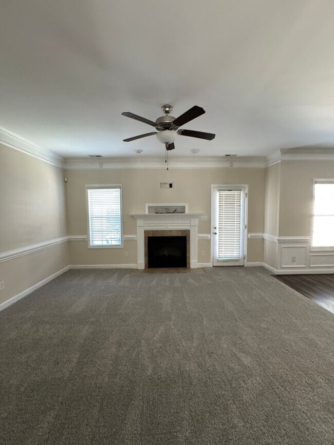 Foto del edificio - 1120 Braybrooke Pl