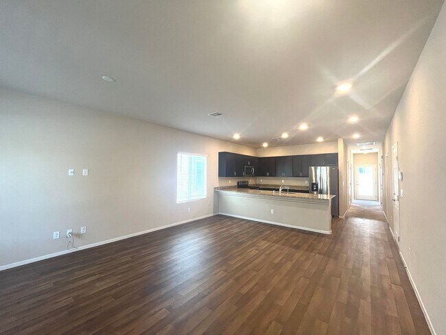 Building Photo - single story, 2 bed, 2 bath, 1 car garage in gated community