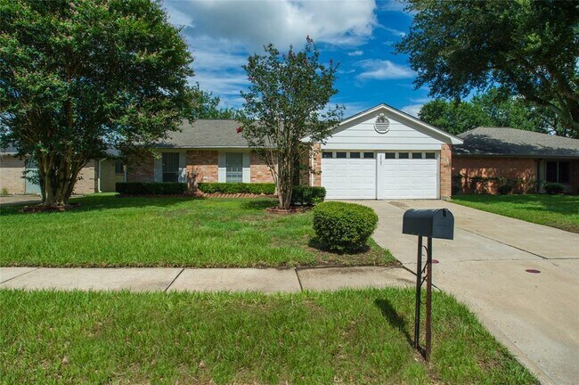Foto del edificio - 2402 Strait Ln