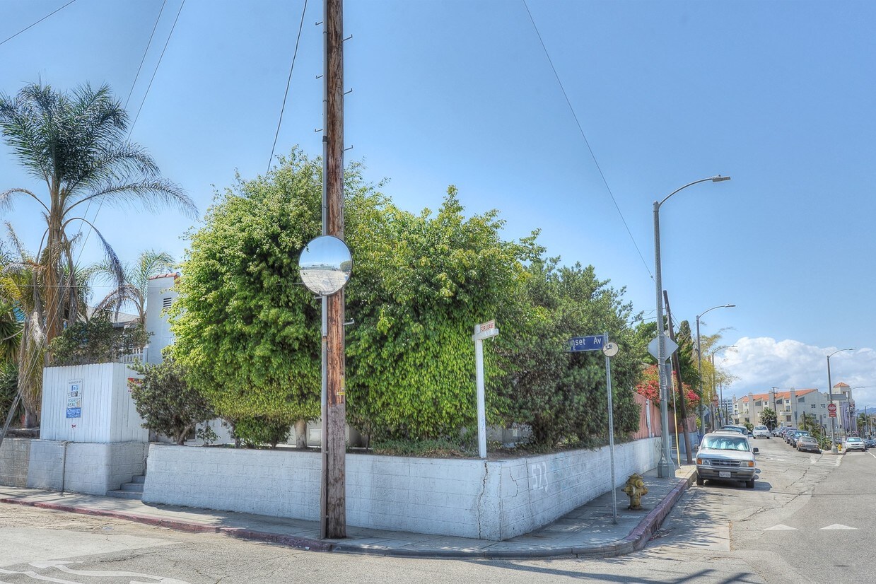 Primary Photo - 523 Main St