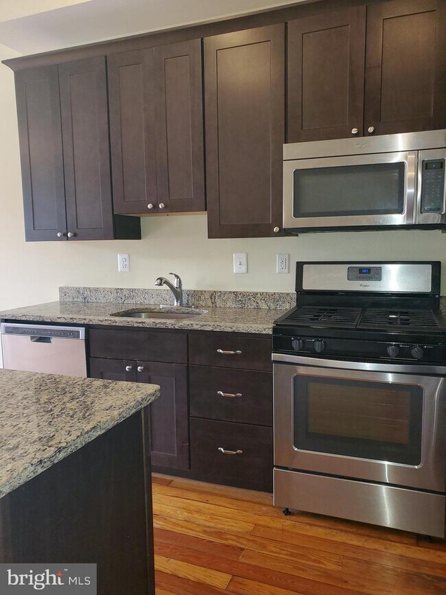 Foto del edificio - 2234 Brookfield Ave