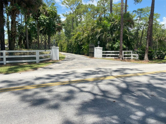 Foto del edificio - 2315 Deer Run Blvd