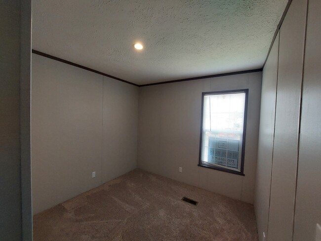 Building Photo - 105 Delta Dawn Dr