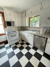 Building Photo - 712 S Main St