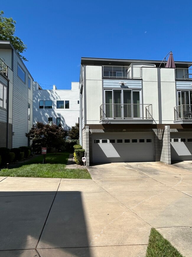 Building Photo - 917 Westbrook Drive