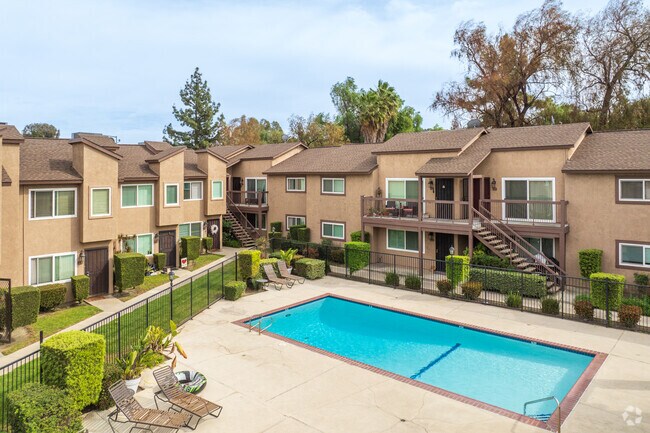 Building Photo - 500 N Tustin Ave