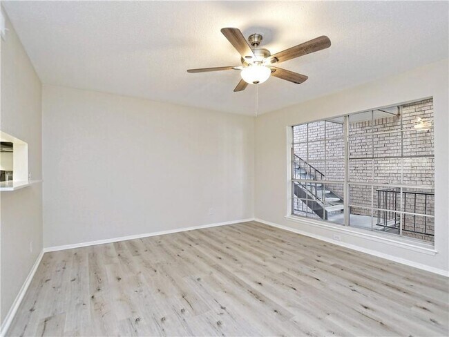 Foto del edificio - 2425 Ashdale Dr