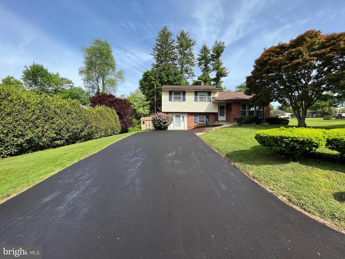 1213 Farmington Ln, West Chester, PA 19380 House for Rent in West