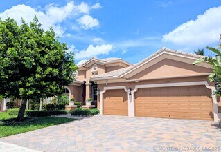 Building Photo - 10640 Oak Meadow Ln