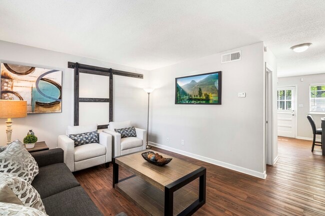 Living room - Booker Creek - Students save up to 10%! Apartments