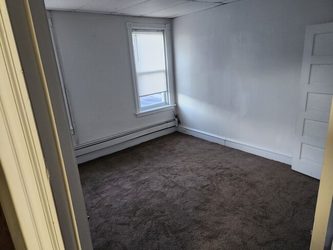 Building Photo - Spacious 2-bedroom apartment in Little Italy