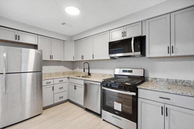 Building Photo - 844 Alverno Ave