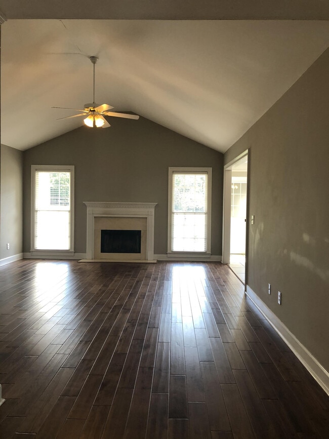 Photo - 1020 Joie Dr House