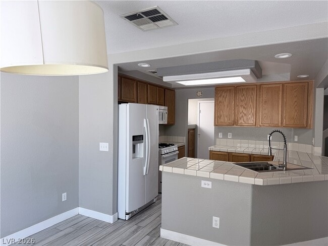 Foto del edificio - 977 Plantain Lily Ave