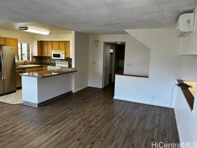 Building Photo - 99-840-840 Holoai St