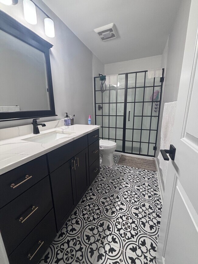 Foto del edificio - 2563B Pheasant Run