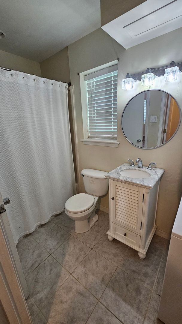Foto del edificio - 1 bed 1 bath townhome in the Heart of Spring Hill