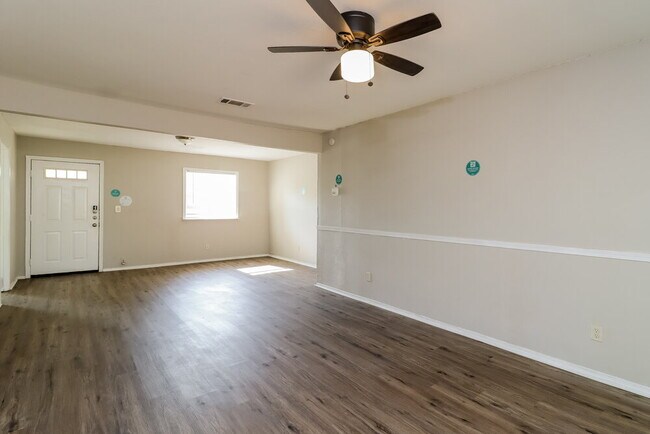 Building Photo - 516 Elizabeth Ln