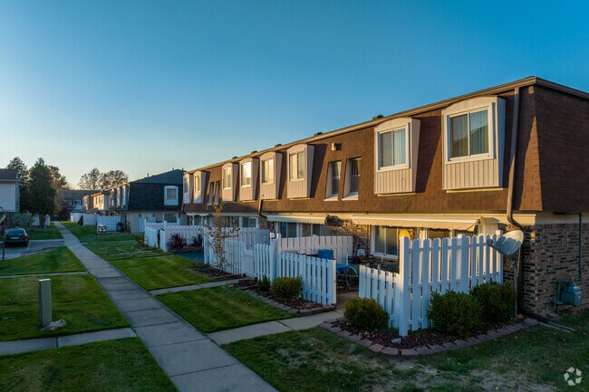 Foto del edificio - DuPage Green