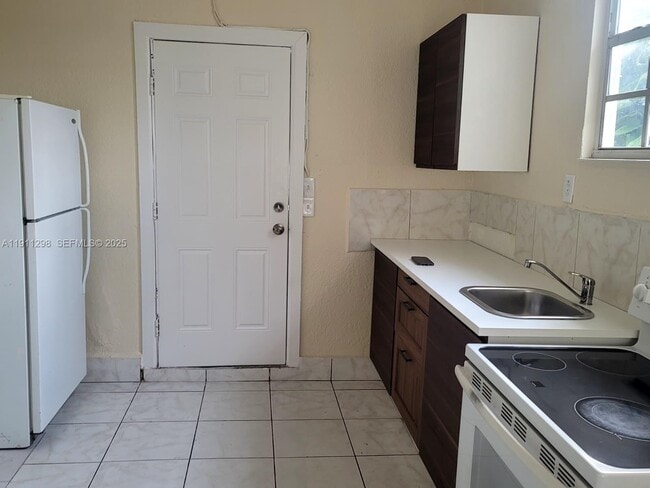 Building Photo - 3680 NW 20th Ct