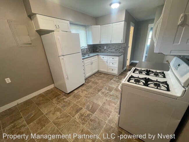 Building Photo - 2 br, 1 bath House - 2124 E Rich Ave