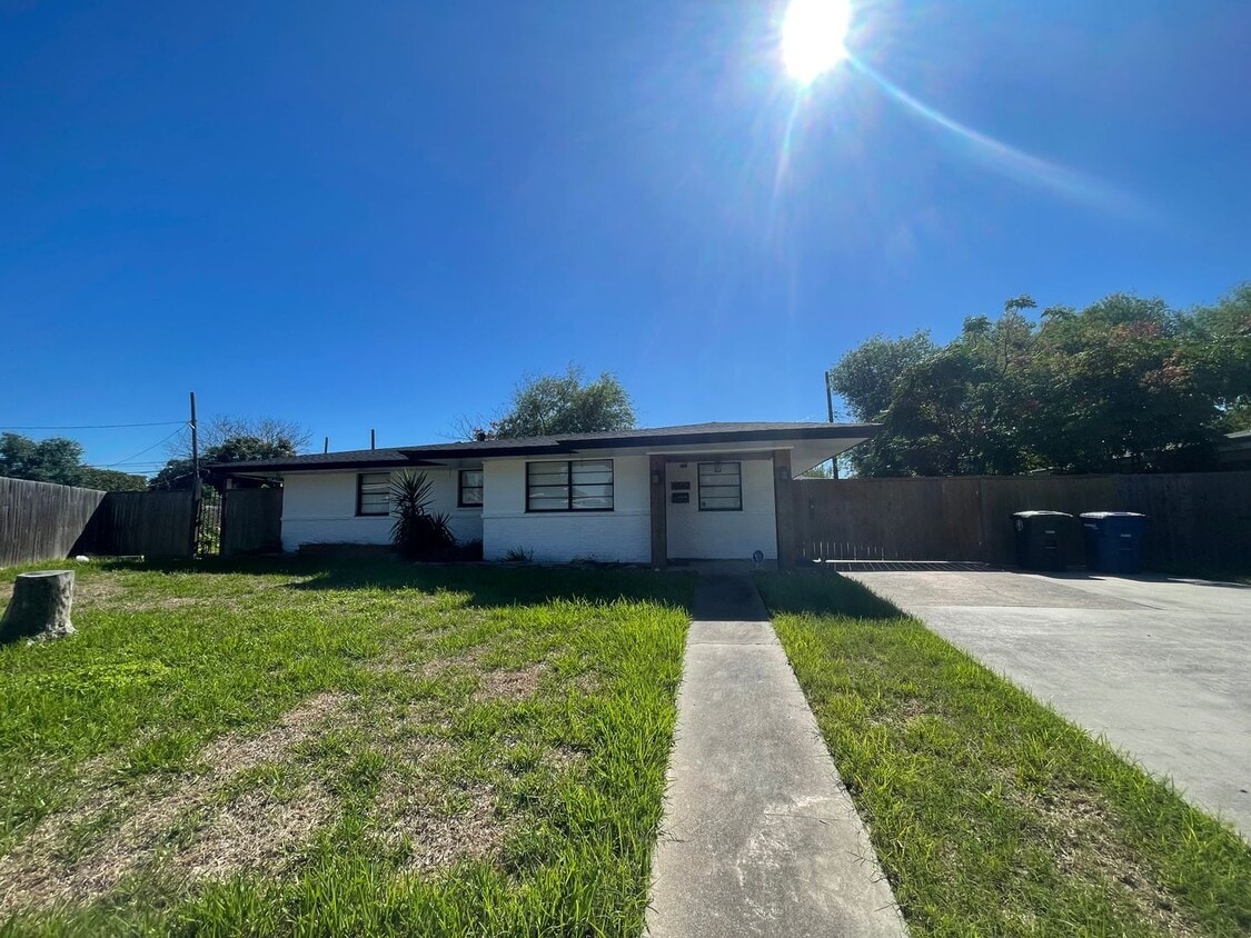4642 Marks Dr, Corpus Christi, TX 78411 House Rental in Corpus(02)