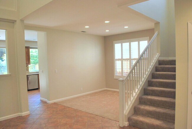 Foto del edificio - Wonderful Detached Home in Sought After San Ramon Neighborhood ! Trevari at Gale Ranch !