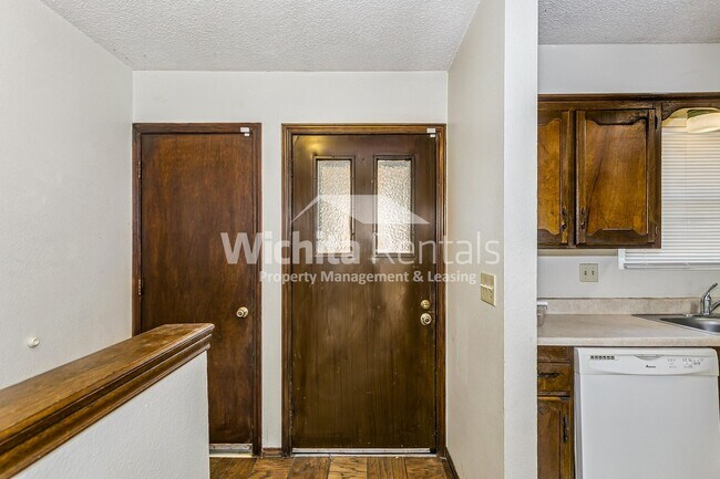 Foto del edificio - 2339 N Rutland Ct
