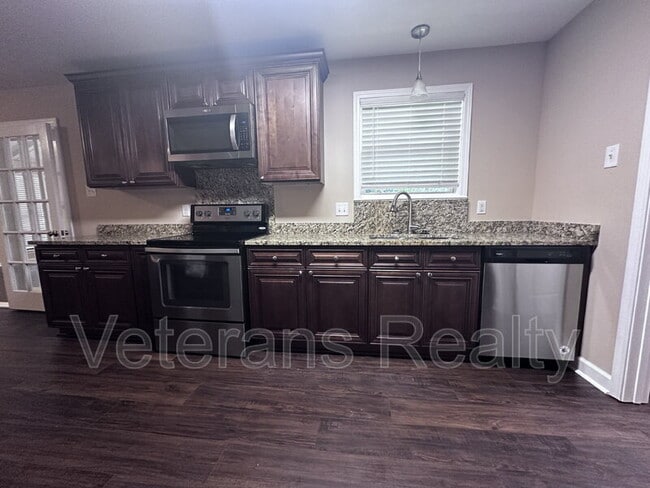 Foto del edificio - 784 Holly Hills Dr