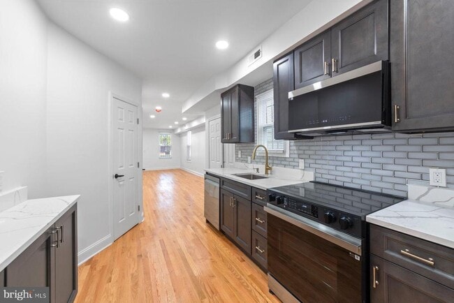 Building Photo - 1325 W St SE