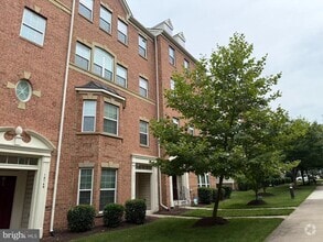 Building Photo - 15153 Leicestershire St