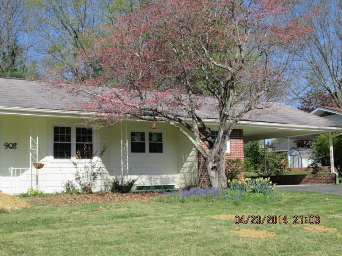 Foto principal - 3 Bedroom 2.5 half Bath Duplex