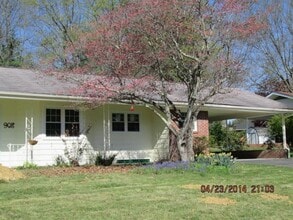 Building Photo - 908 Buchanan Dr