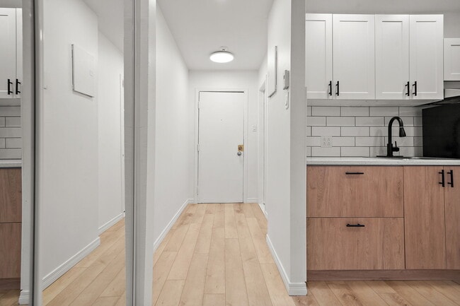 Building Photo - 1375 Rue La Fontaine